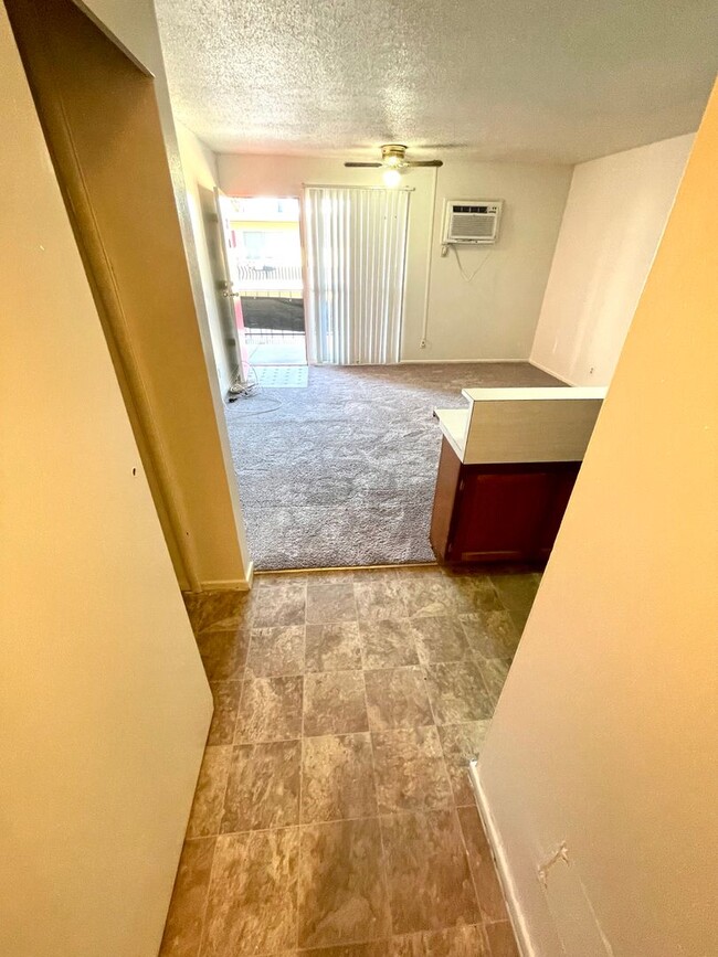 Building Photo - Studio Apartment on Las Vegas Strip - Clos...