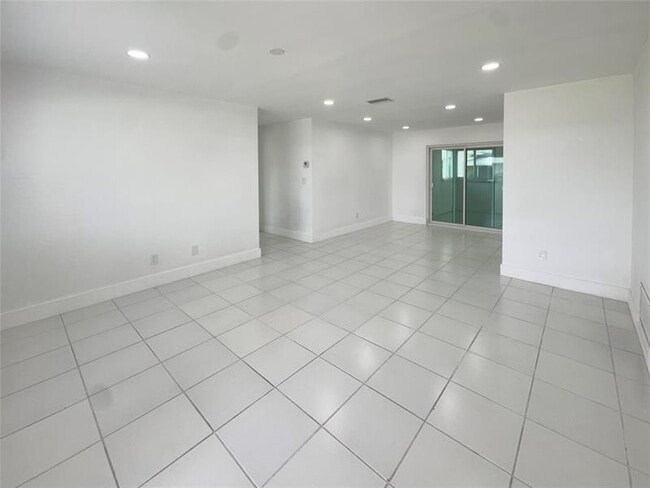 Building Photo - 310 Leisure Blvd
