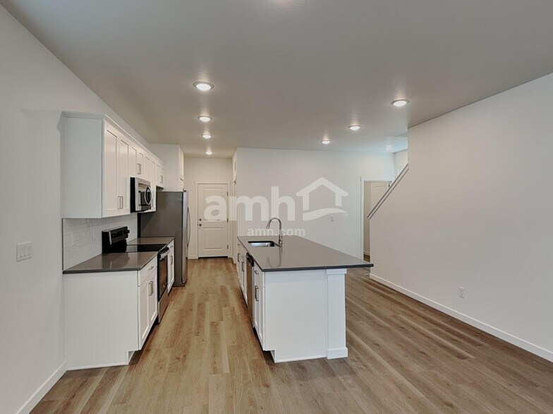 Building Photo - 23532 E 3rd Pl