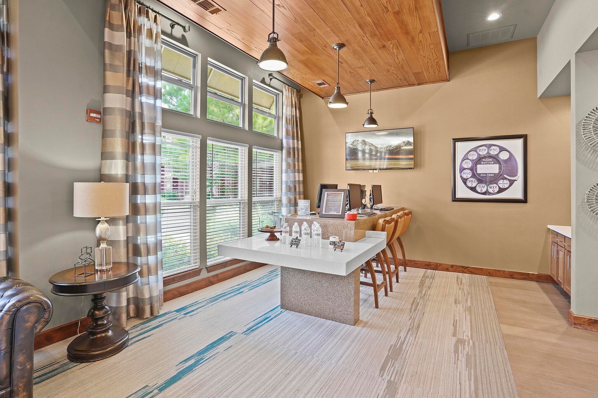 Building Photo - 701 W 101st Pl S