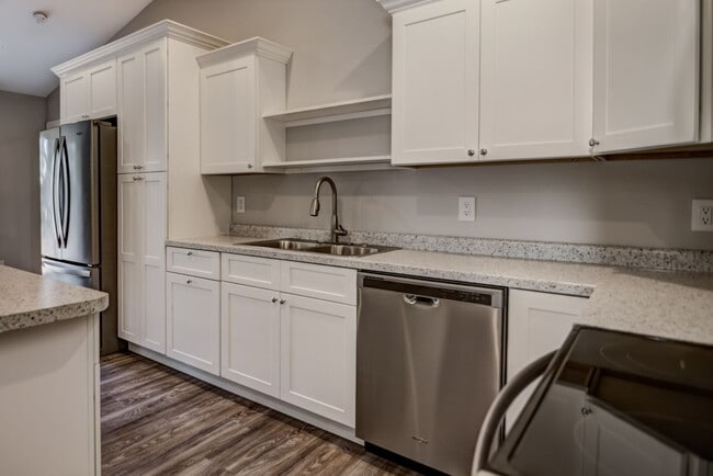 Building Photo - 3 Bedroom Town Home