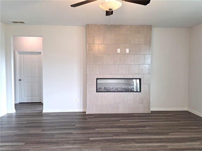 Building Photo - 3329 Long Creek Dr