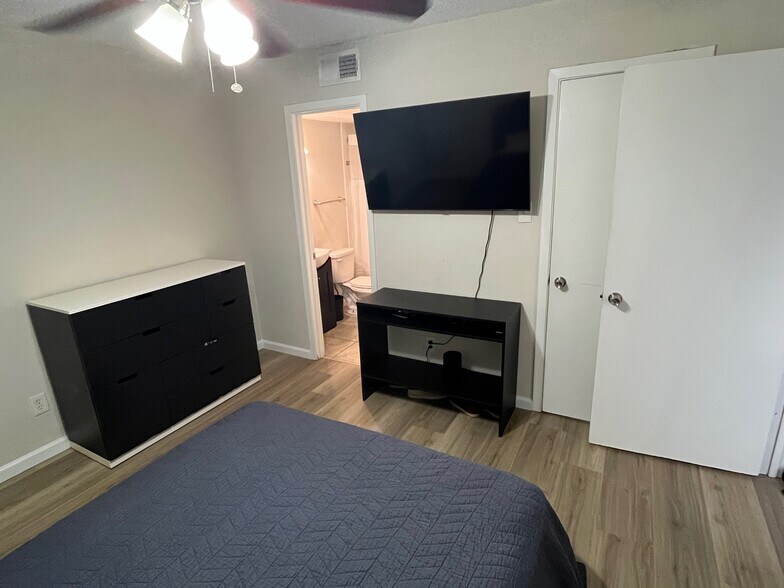 Building Photo - 3121 Park Ln