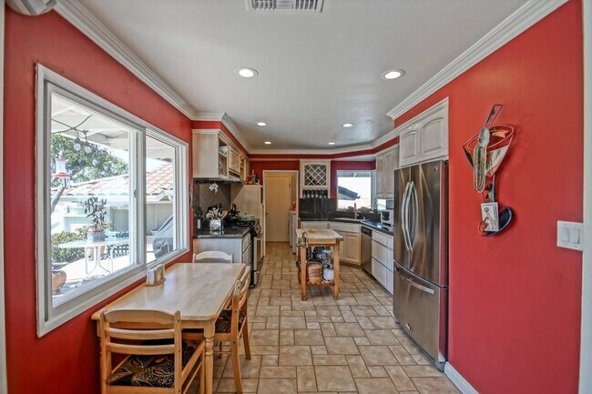 Building Photo - FULLY FURNISHED, CHARMING & AIRY, 4BR2BA MONTEMALAGA HILLTOP HOME W/ “QUEENS NECKLACE” VIEWS, 2-C...