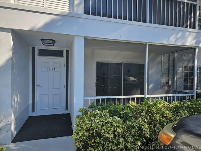 Building Photo - 6287 Bay Club Dr