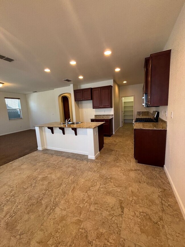 Building Photo - West Roseville Solar! 3 Bedroom, Plus den/...