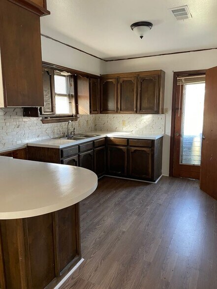 Primary Photo - 4214 N Morvant Pl