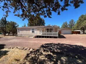 Building Photo - Country 3-bdr/2-bath with huge yard in Crooked River Ranch!