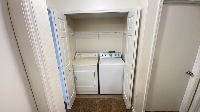 Building Photo - MOVE IN SPECIAL- Newly renovated 3 bedroom/2.5 bath townhouse for rent located in the lovely gate...