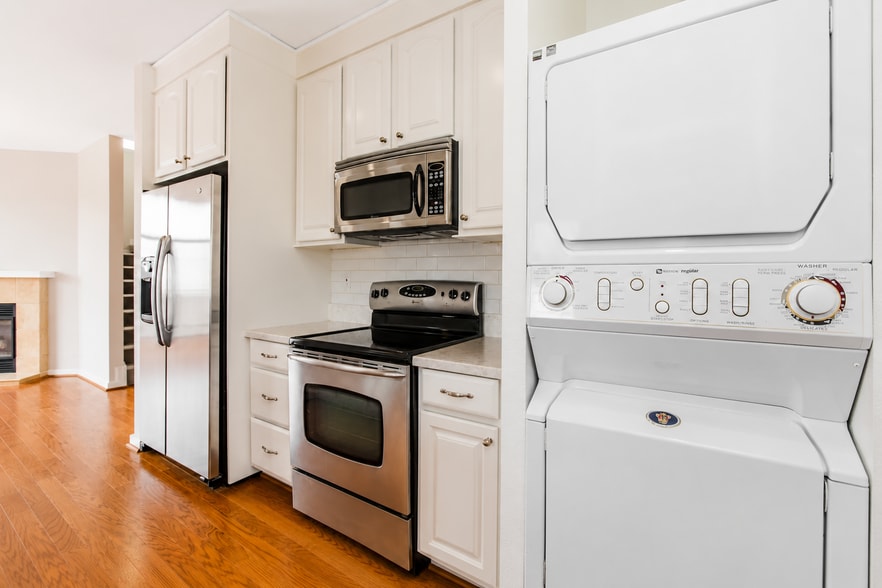 Washer/Dryer - 2185 Bush St