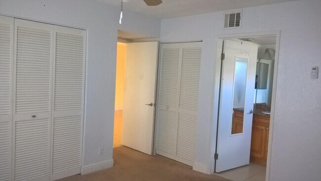 Building Photo - 1484 Lake Crystal Dr
