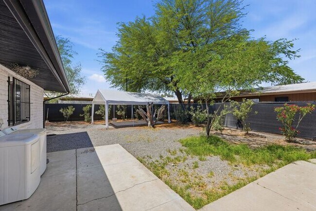 Building Photo - Bright & Airy 2-Bedroom Midtown Tucson Apartment Near TMC & The Loop