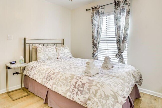 Building Photo - 2100 Philip St