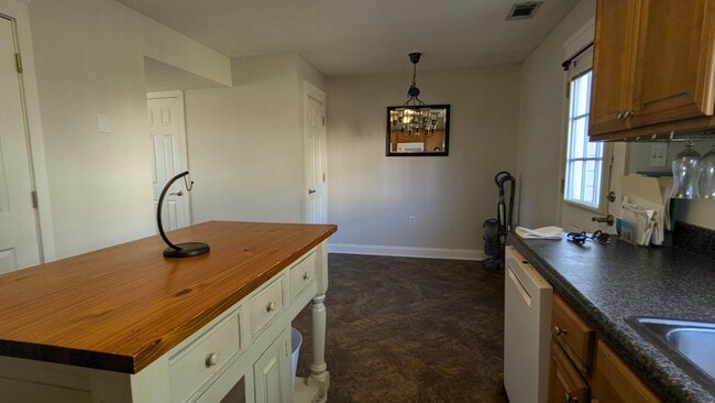 Building Photo - 138 Parkside Dr