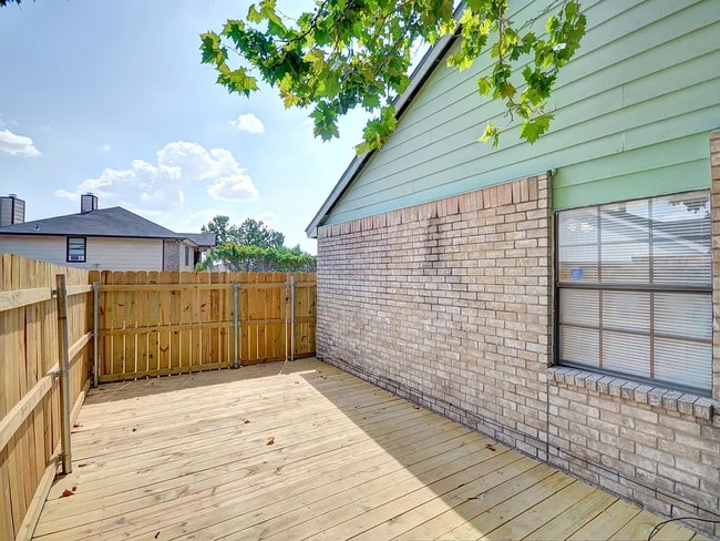 Building Photo - 2520 Limestone Dr
