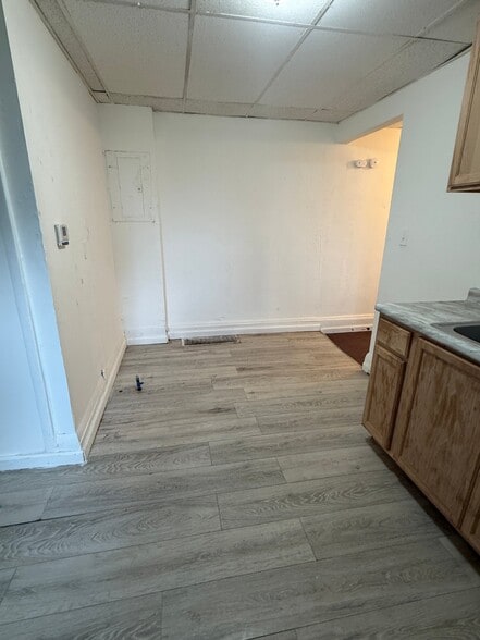 Building Photo - 15220 Saranac Rd