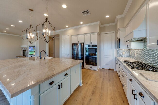 Building Photo - Luxury 4-Bedroom Home in El Dorado Hills Exclusive Serrano Community!
