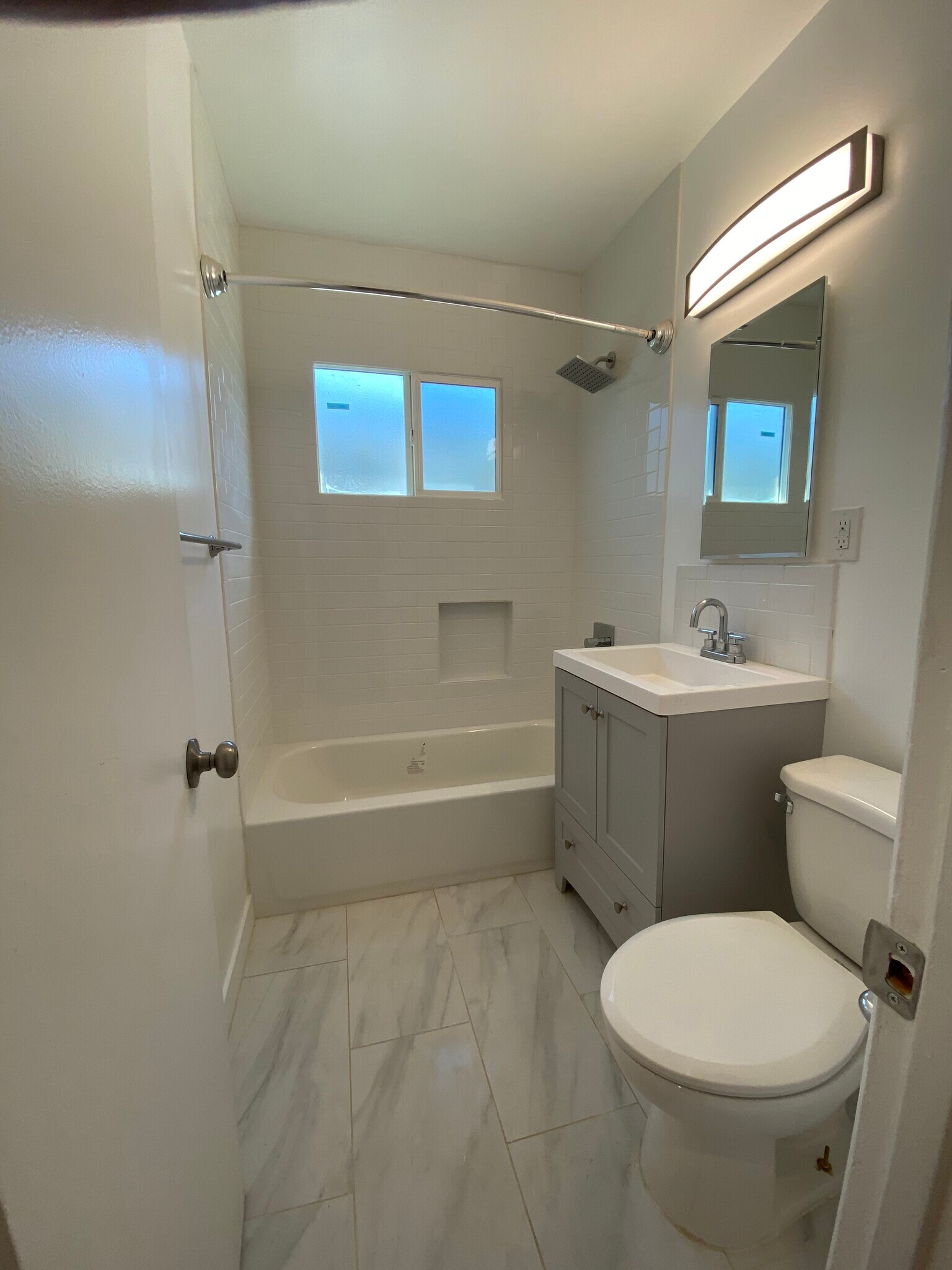 Building Photo - 12641 Vanowen St