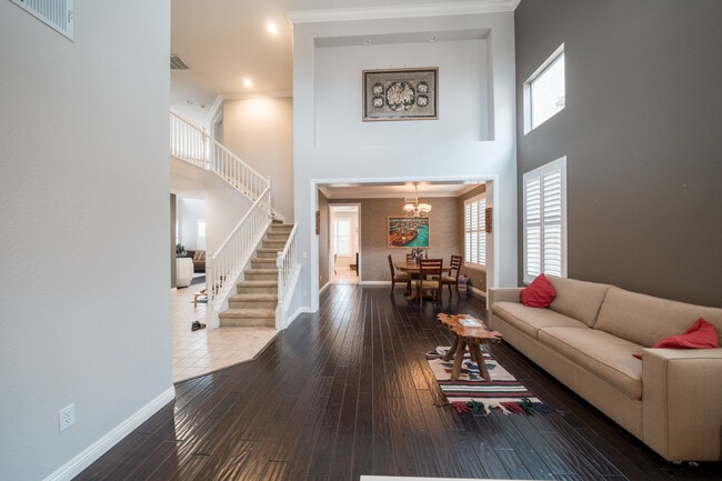 Building Photo - 6655 Hollycrest Ct