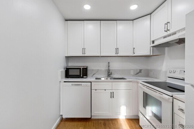 Building Photo - 45 Dorset B