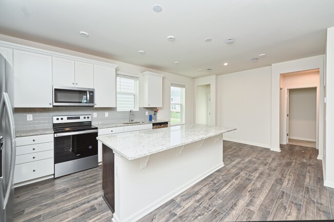 Building Photo - 5373 Bellflower Hls