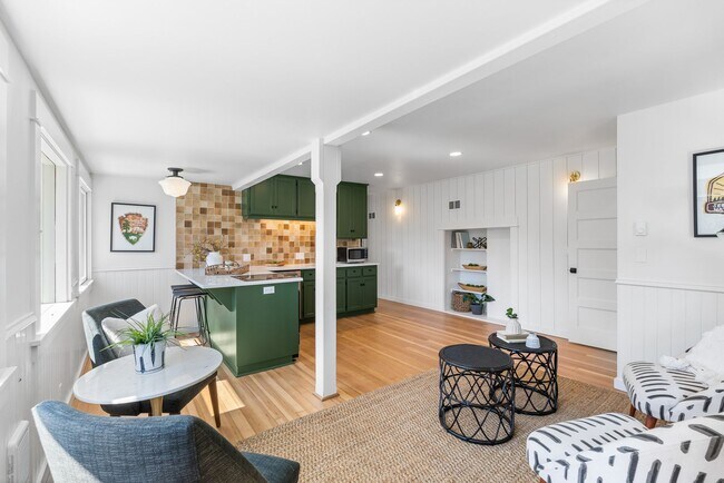 Building Photo - Sophisticated SW Hills Retreat for the Who...