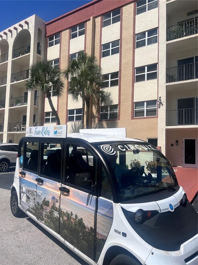 Building Photo - 400 N Riverside Dr