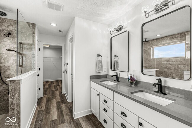 Building Photo - 4852 Havenwood Dr