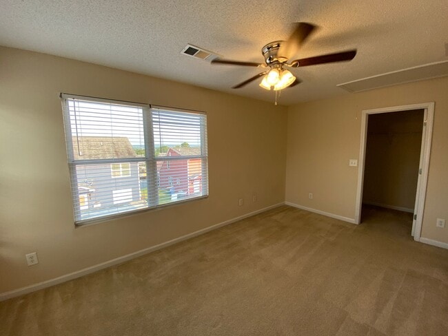 Building Photo - BRIDGEWATER HOME! PRE-LEASING FOR AUGUST 1 2026! 1/2 Off Deposit!