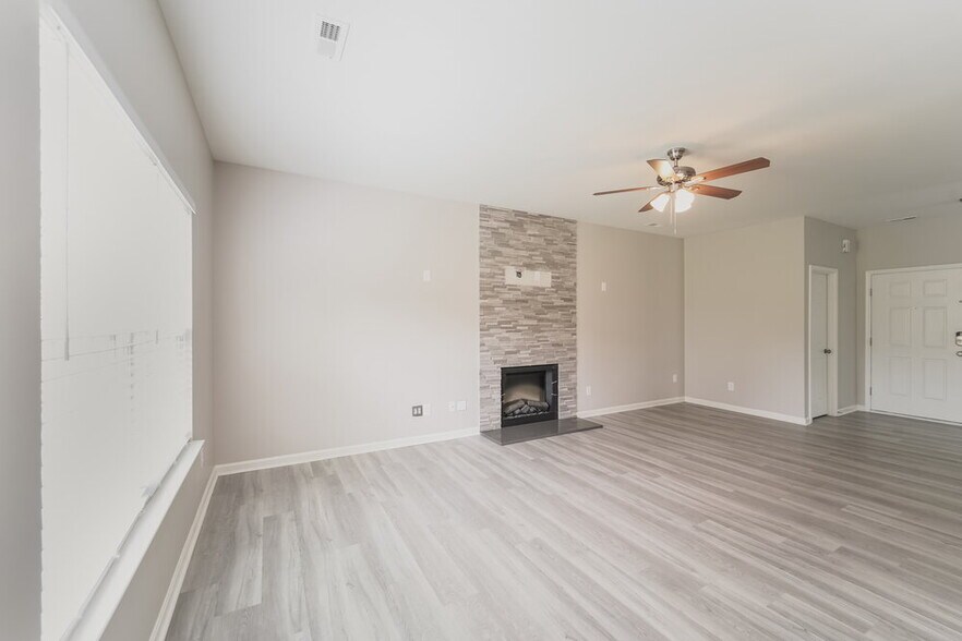 Building Photo - 802 Wesley Alan Ln