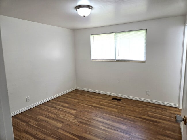 Building Photo - 4575 Balsam Ave