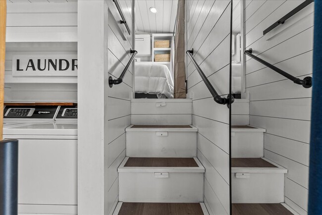 Building Photo - 4734 Oleander St