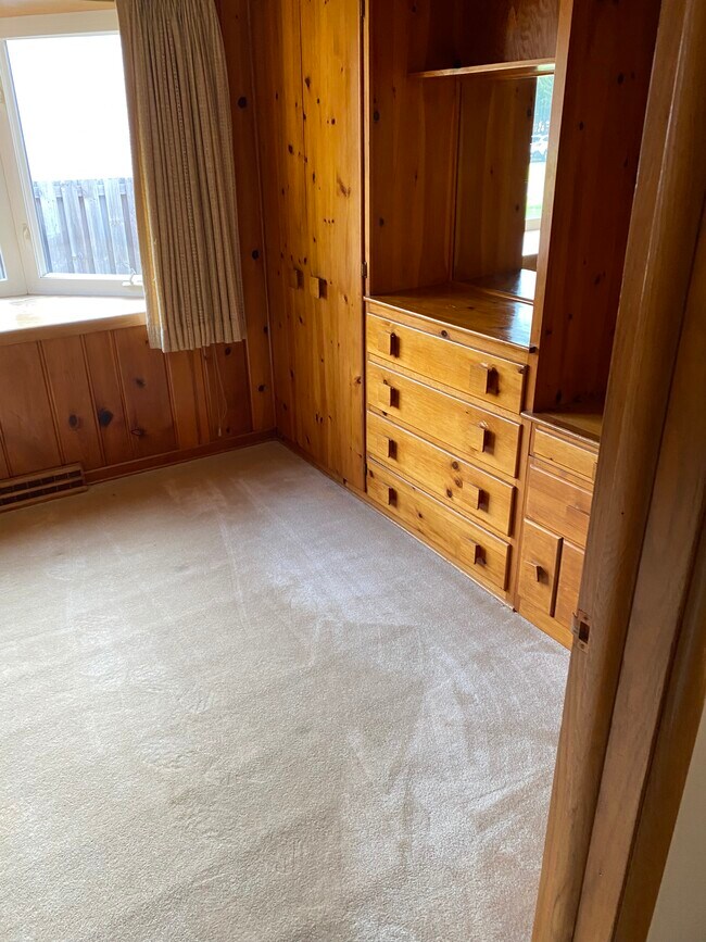 Bedroom 3 - 1011 Woodland Dr