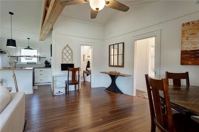 Building Photo - 3113 Bayou View Dr