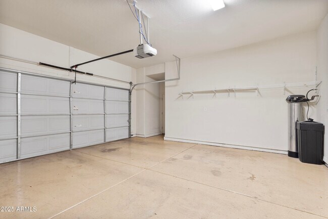 Building Photo - 785 W Village Pkwy