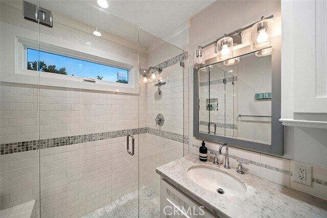 Building Photo - 45 Emerald Bay