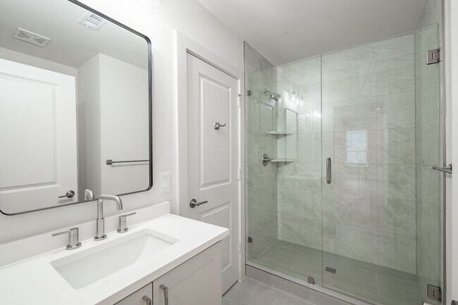 Building Photo - Perfect New Standalone 4 bed 4 bath Close to Greenville Ave & Henderson