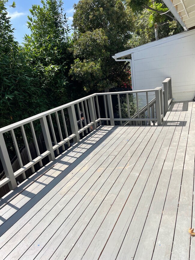 200 SF Private Deck - 2522 Lake View Ave