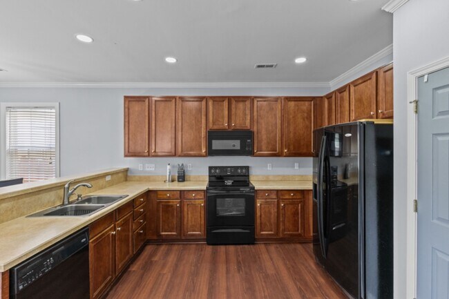 Building Photo - 4531 Dalbeth St