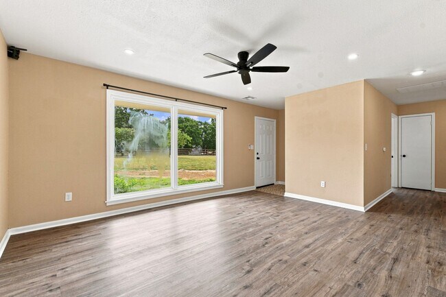Building Photo - 65 2nd St