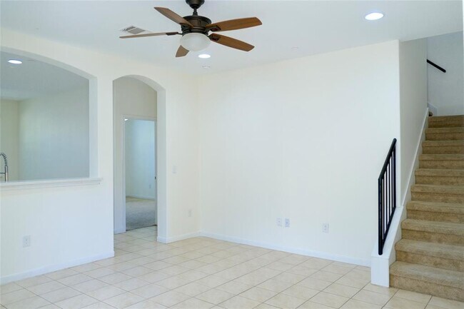 Building Photo - 2880 Donnell Dr