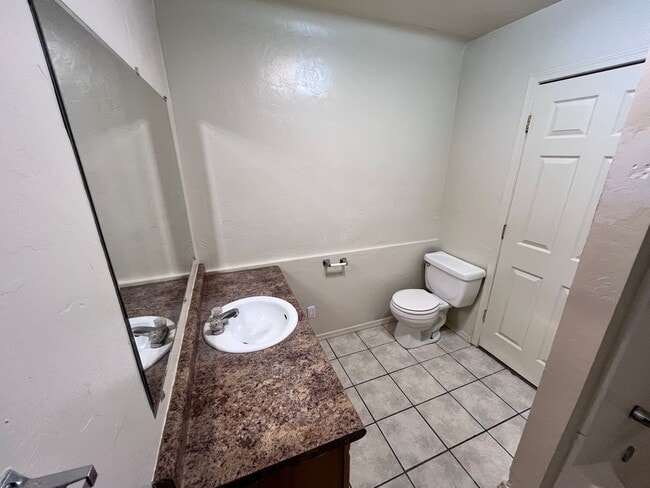 Building Photo - Central- 3 bedroom/ 2 bathroom house