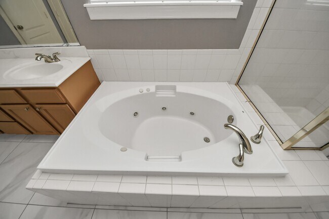 Building Photo - 4610 Plum Forest Rd