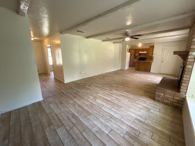 Building Photo - 2401 Mather Dr