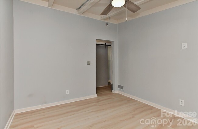 Building Photo - 3111 Spring Valley Rd