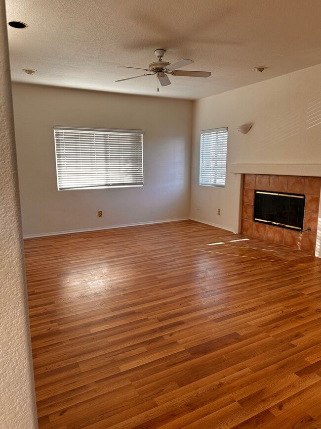 Building Photo - Beautiful 3BD/ 2 BA House For Rent