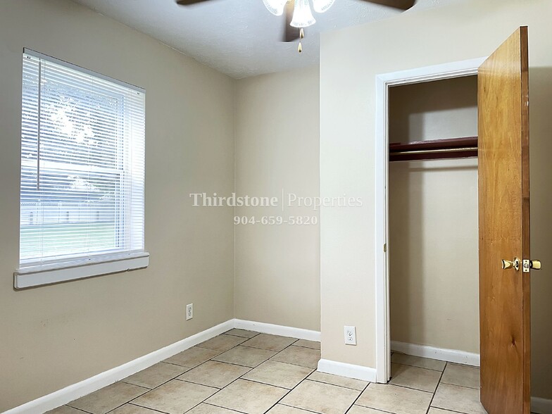 Building Photo - 1717 Lindsey Rd