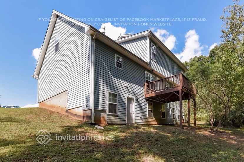 Building Photo - 3750 Scotland Ln SW