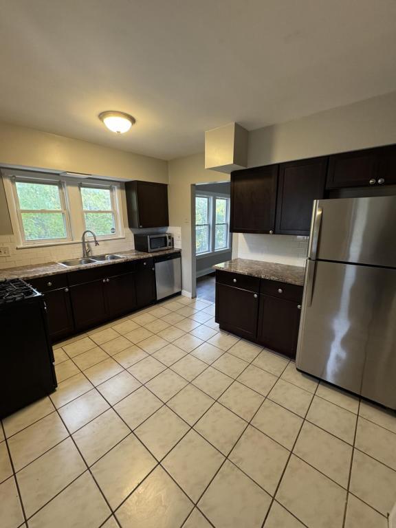 Building Photo - 14633 Turner Ave