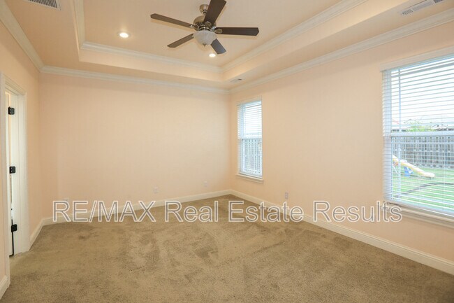 Building Photo - 2202 SW Tupelo Ave